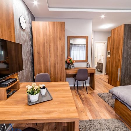 Ivi Place Apartments Novi Sad Esterno foto